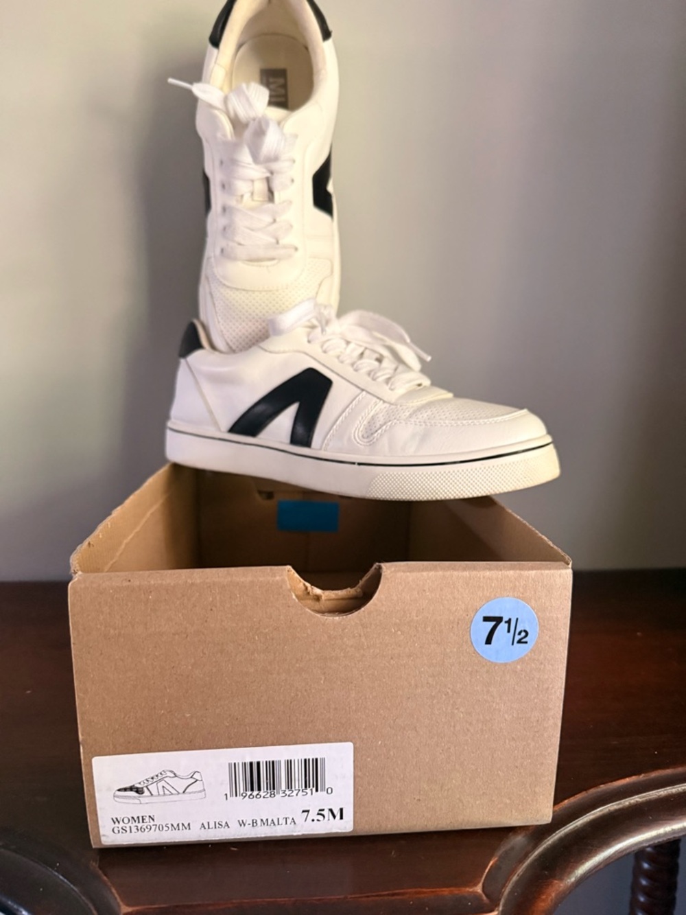 Mia Alisa w-b Malta. Size 7.5M